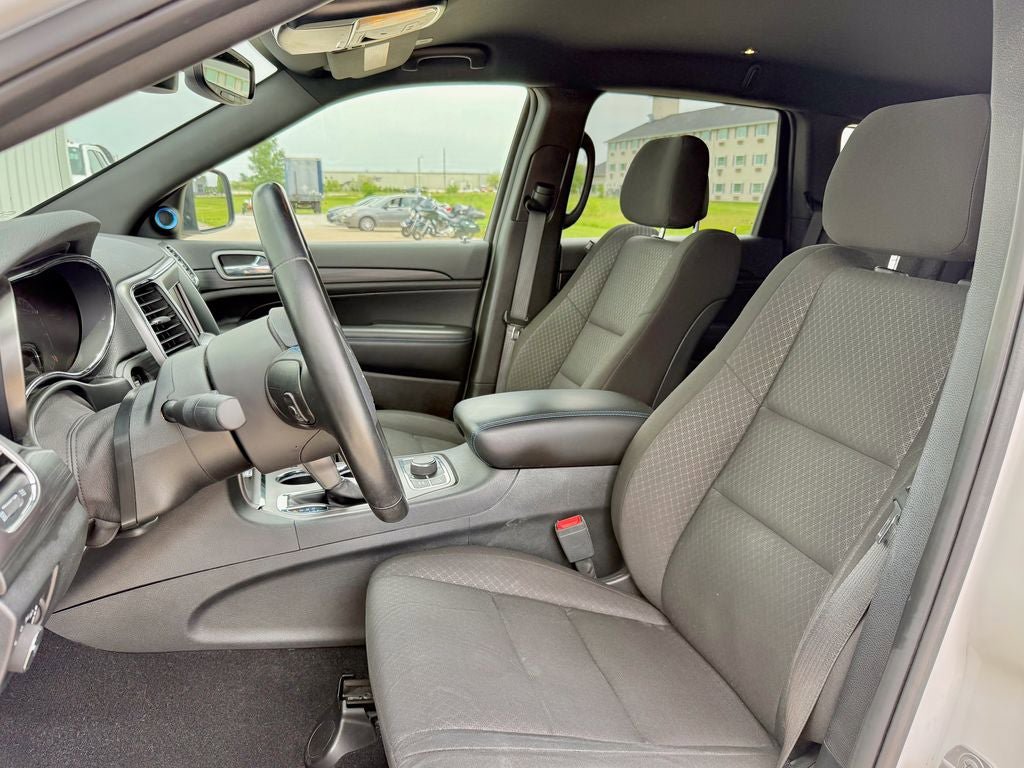 Used 2020 Jeep Grand Cherokee Laredo AWD/4WD image 11