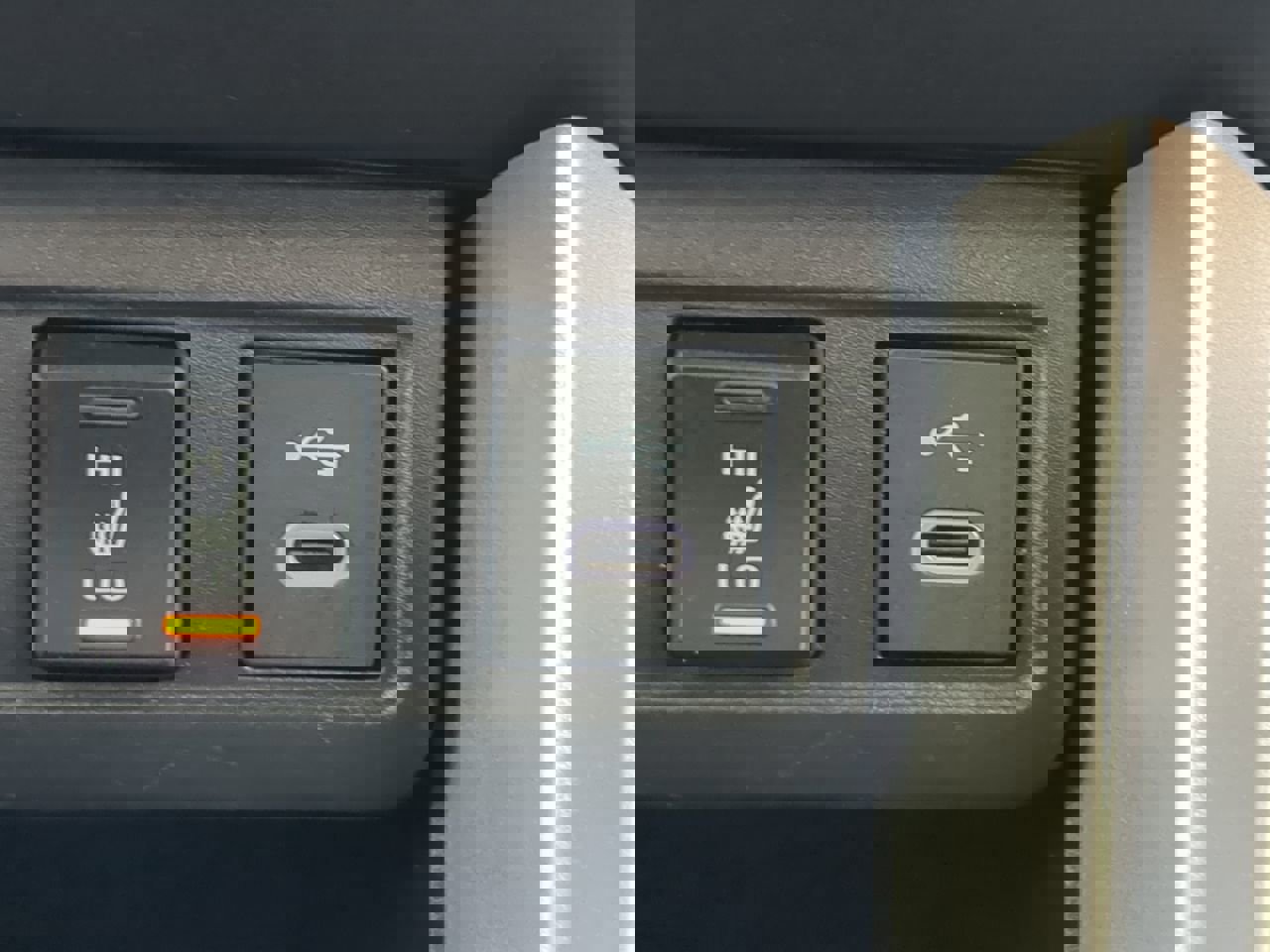 Used 2023 Toyota Corolla Cross XLE w/ Convenience Package image 21