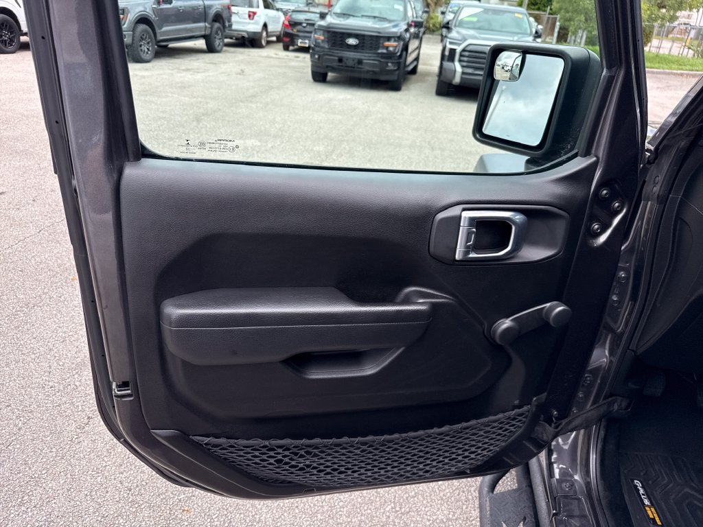 Used 2022 Jeep Gladiator Sport AWD/4WD image 13