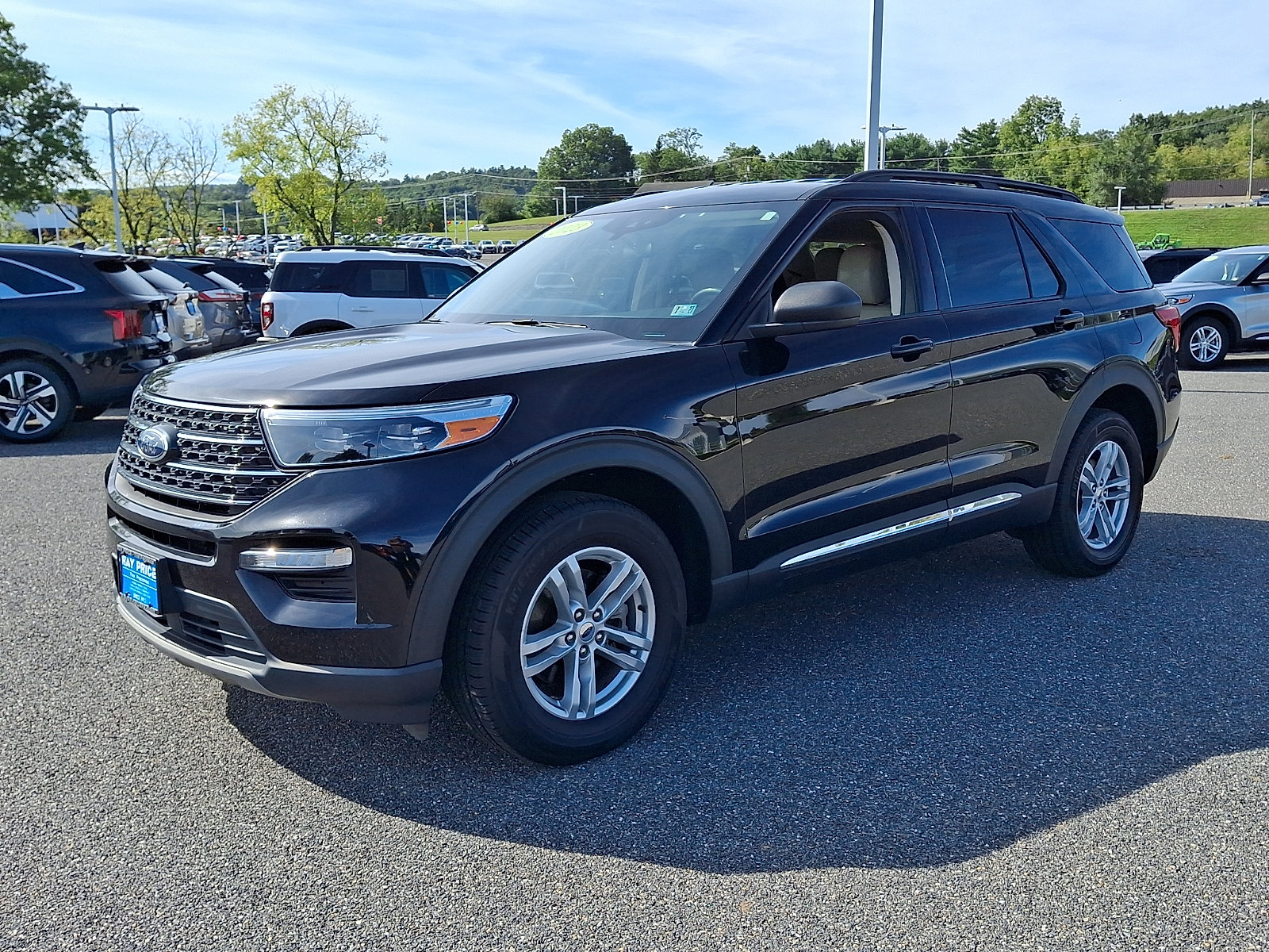 Certified 2023 Ford Explorer XLT w/ Equipment Group 202A AWD/4WD image 4