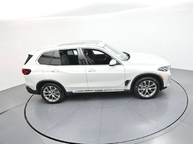 Used 2025 BMW X5 xDrive50e AWD/4WD image 42