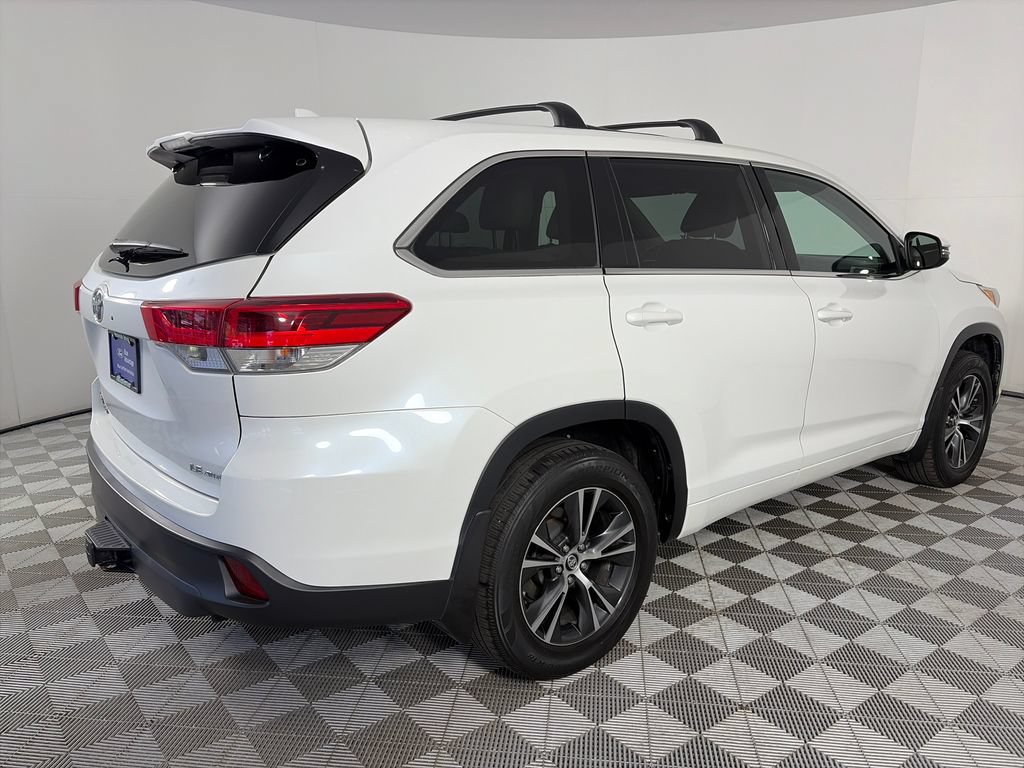 Used 2018 Toyota Highlander Plus w/ Carpet Mat Package (TMS) AWD/4WD image 7