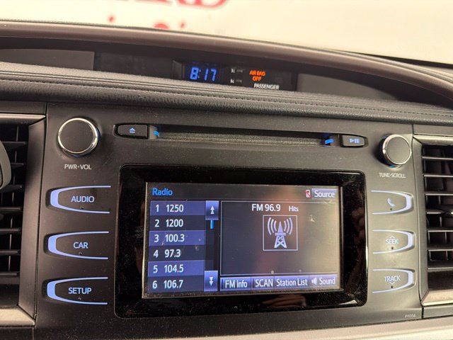Used 2017 Toyota Highlander LE FWD image 24