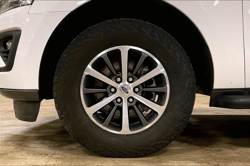 Certified 2020 Ford Expedition XLT w/ Equipment Group 201A AWD/4WD image 9