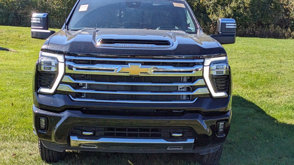 Used 2025 Chevrolet Silverado 3500 High Country w/ High Country Premium Package AWD/4WD image 9