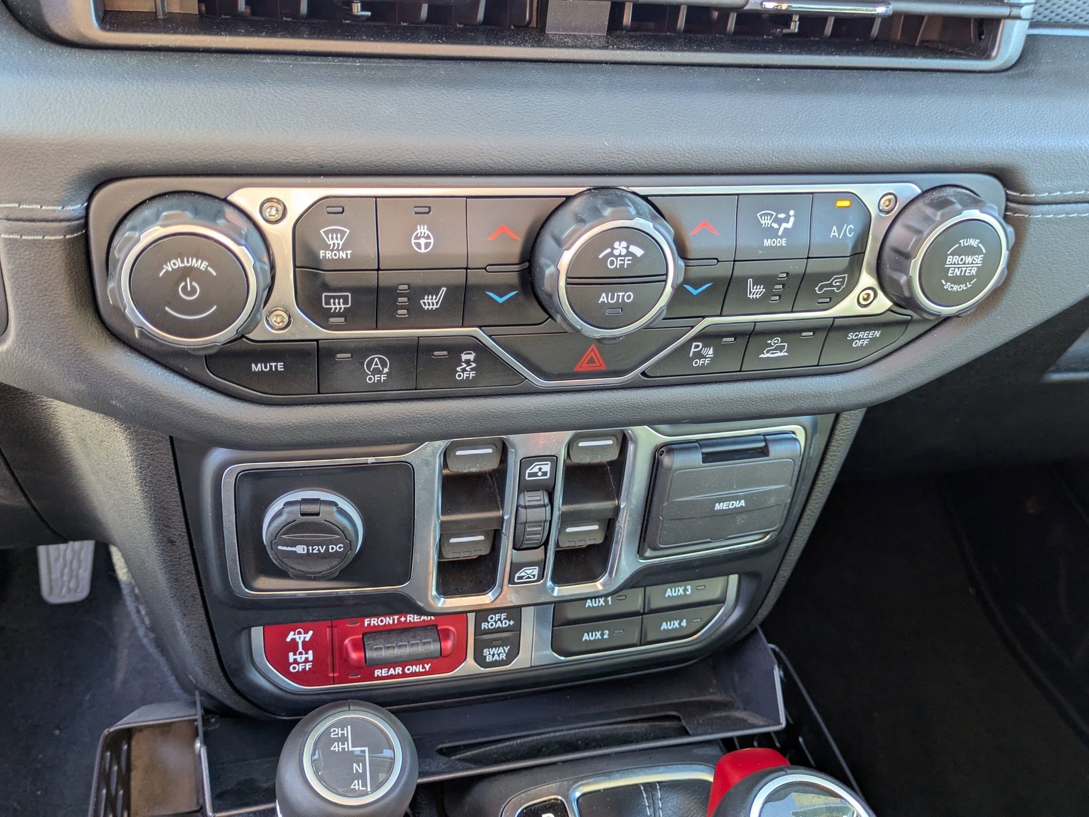 Used 2024 Jeep Wrangler Unlimited Rubicon w/ Capability Package image 25