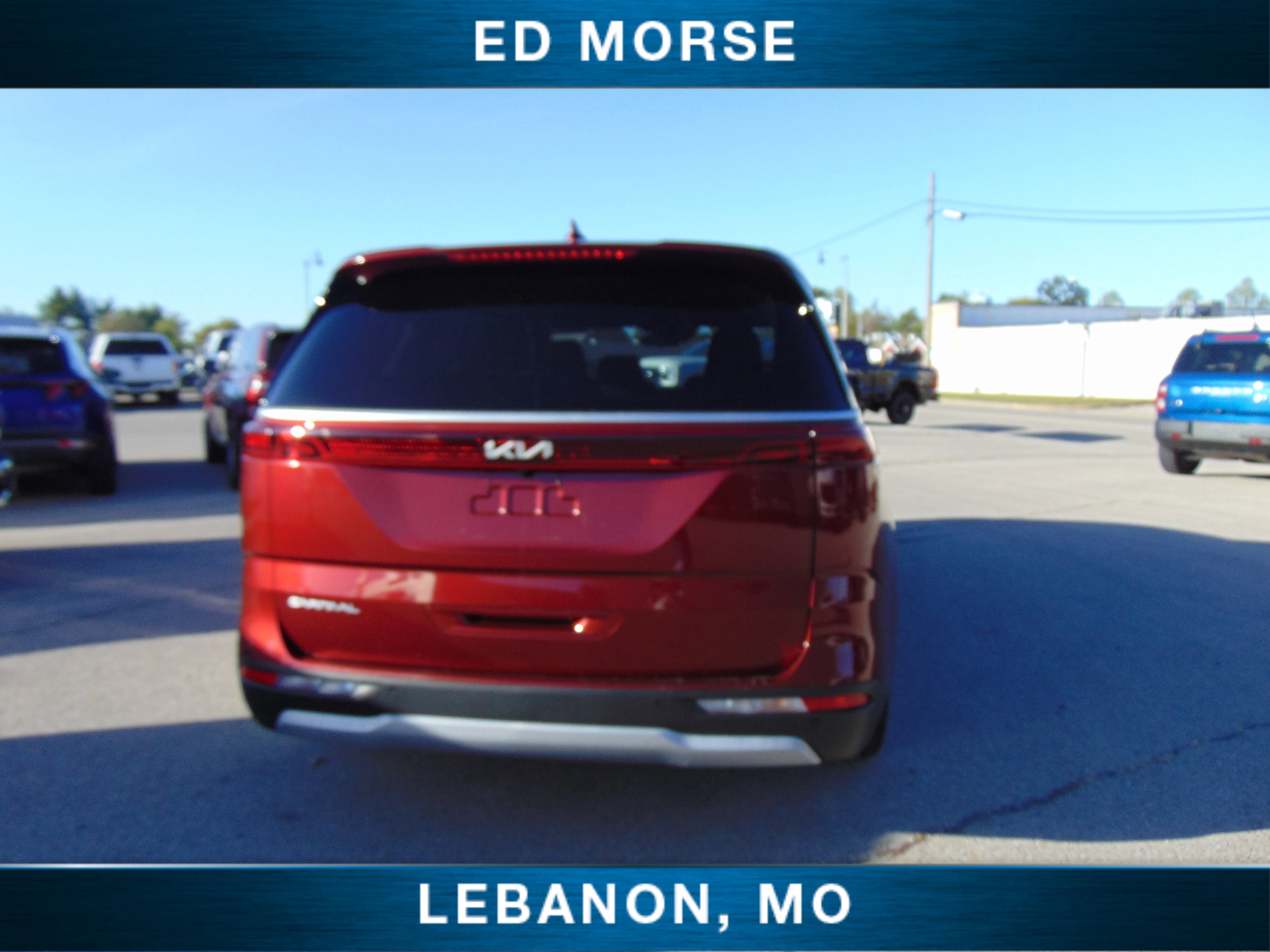 Used 2023 Kia Carnival LX image 4