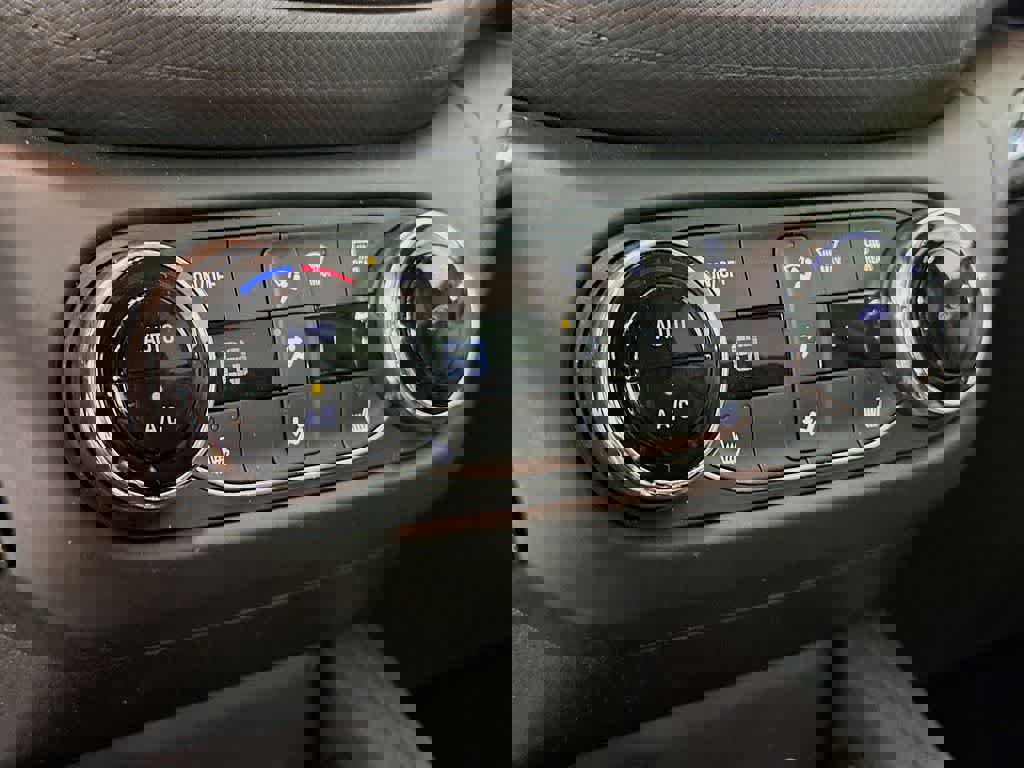 Used 2023 Chevrolet TrailBlazer LT w/ Convenience Package image 20