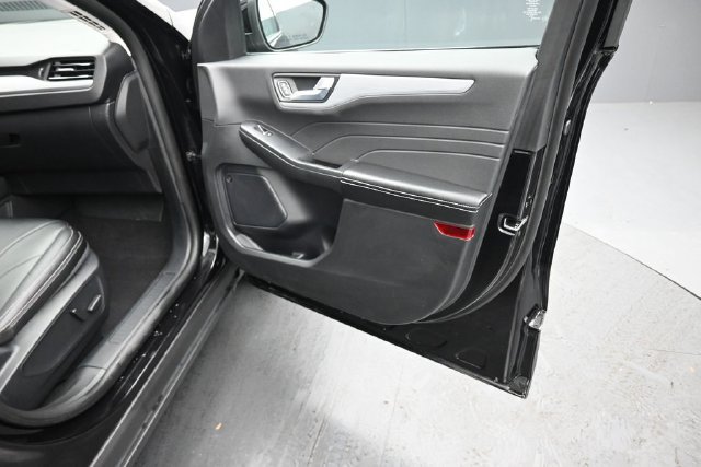Certified 2026 Ford Escape SE w/ PHEV Premium Package FWD image 33