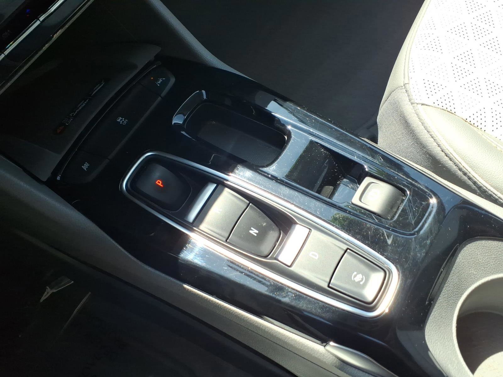 Used 2022 Chevrolet Bolt EUV Premier w/ Launch Edition image 17