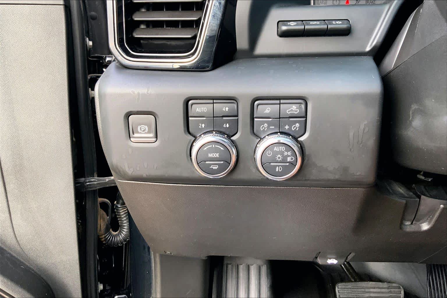 Used 2024 GMC Sierra 2500 AT4 w/ AT4 Premium Plus Package AWD/4WD image 36