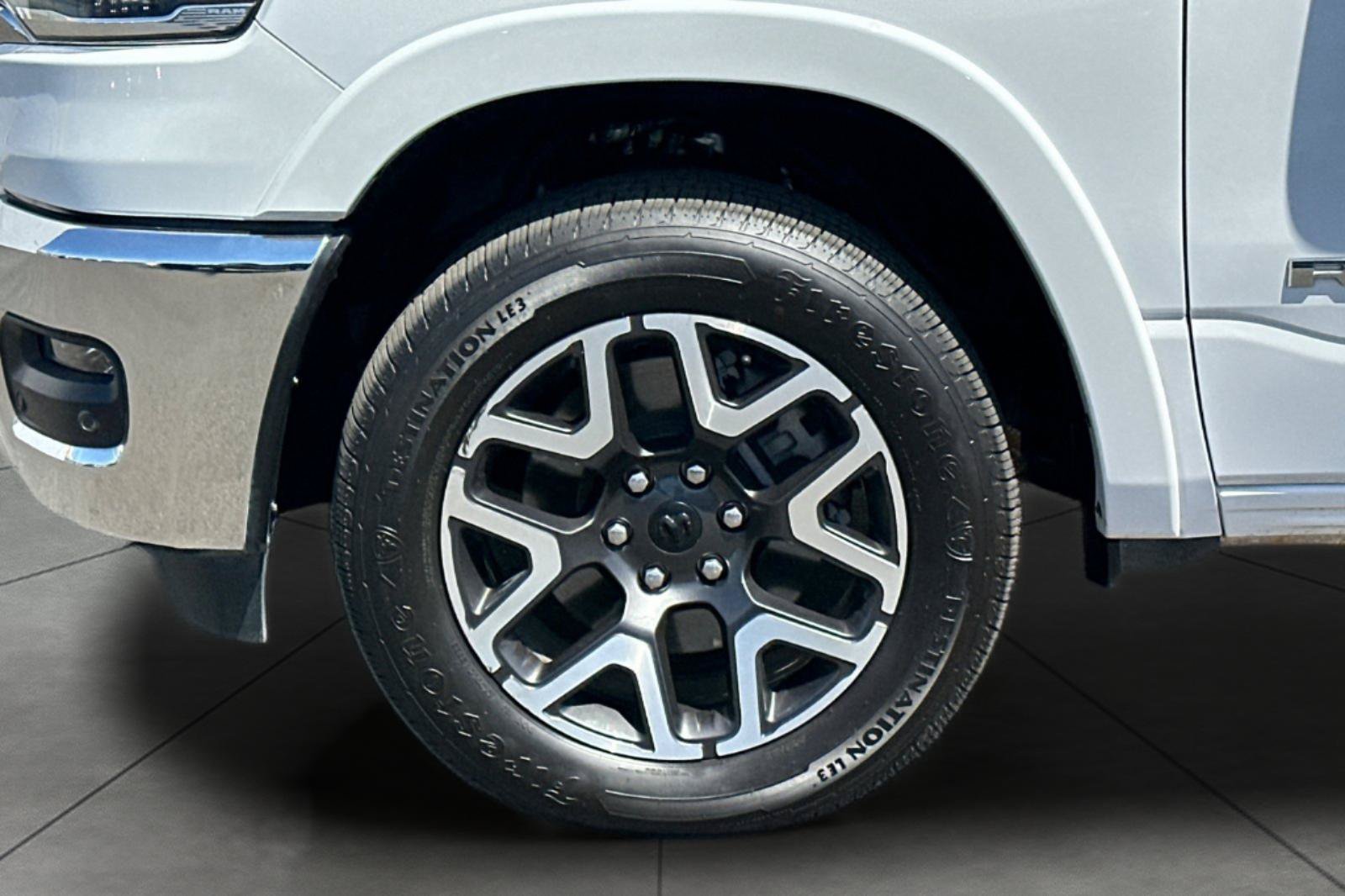 Used 2025 RAM 1500 Laramie AWD/4WD image 30