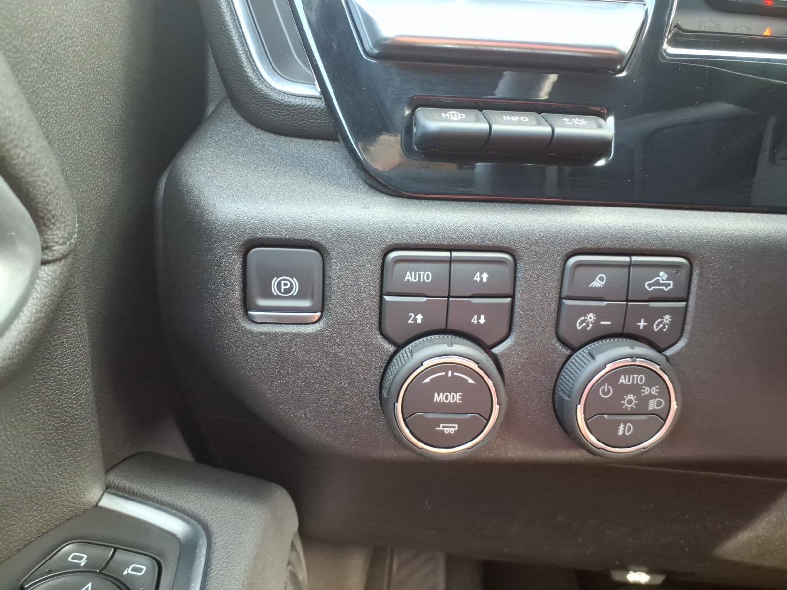 Used 2026 Chevrolet Silverado 3500 High Country w/ Technology Package AWD/4WD image 21