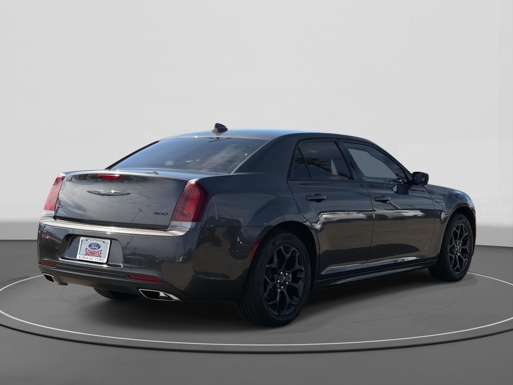 Used 2022 Chrysler 300 Touring L image 4