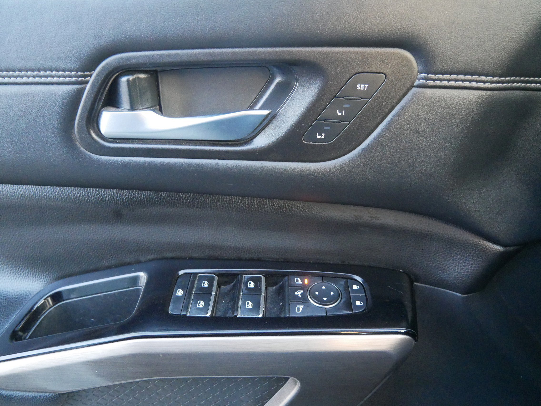 Used 2023 Nissan Pathfinder Platinum image 27