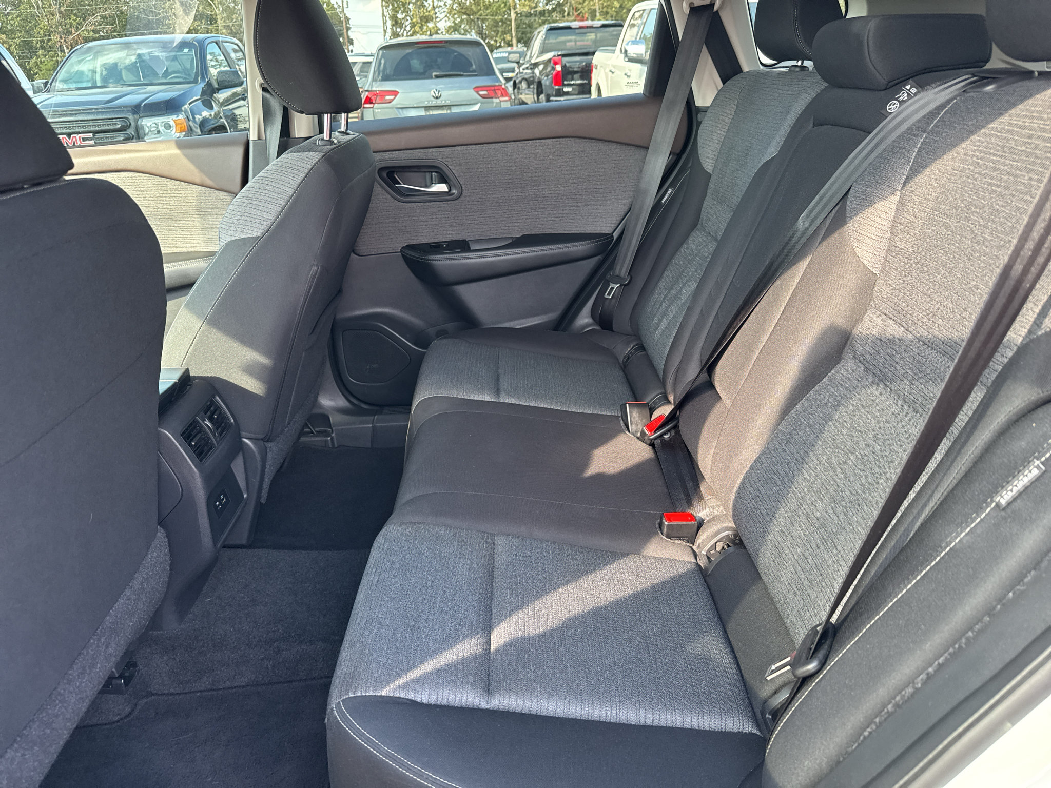 Used 2023 Nissan Rogue SV FWD image 11