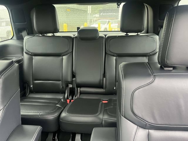 Certified 2025 Ford Expedition Platinum w/ Stealth Performance Package AWD/4WD image 15