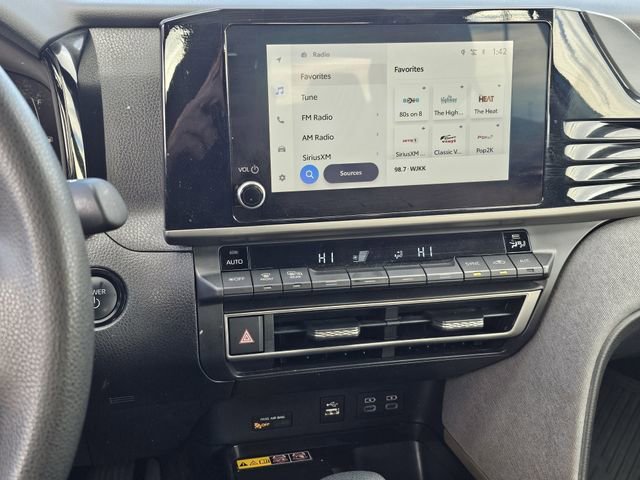 Used 2025 Toyota Camry LE image 9