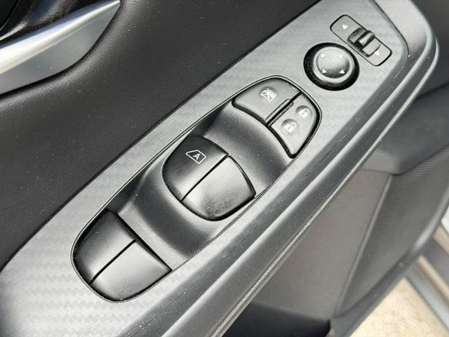 Used 2025 Nissan Sentra SV FWD image 15