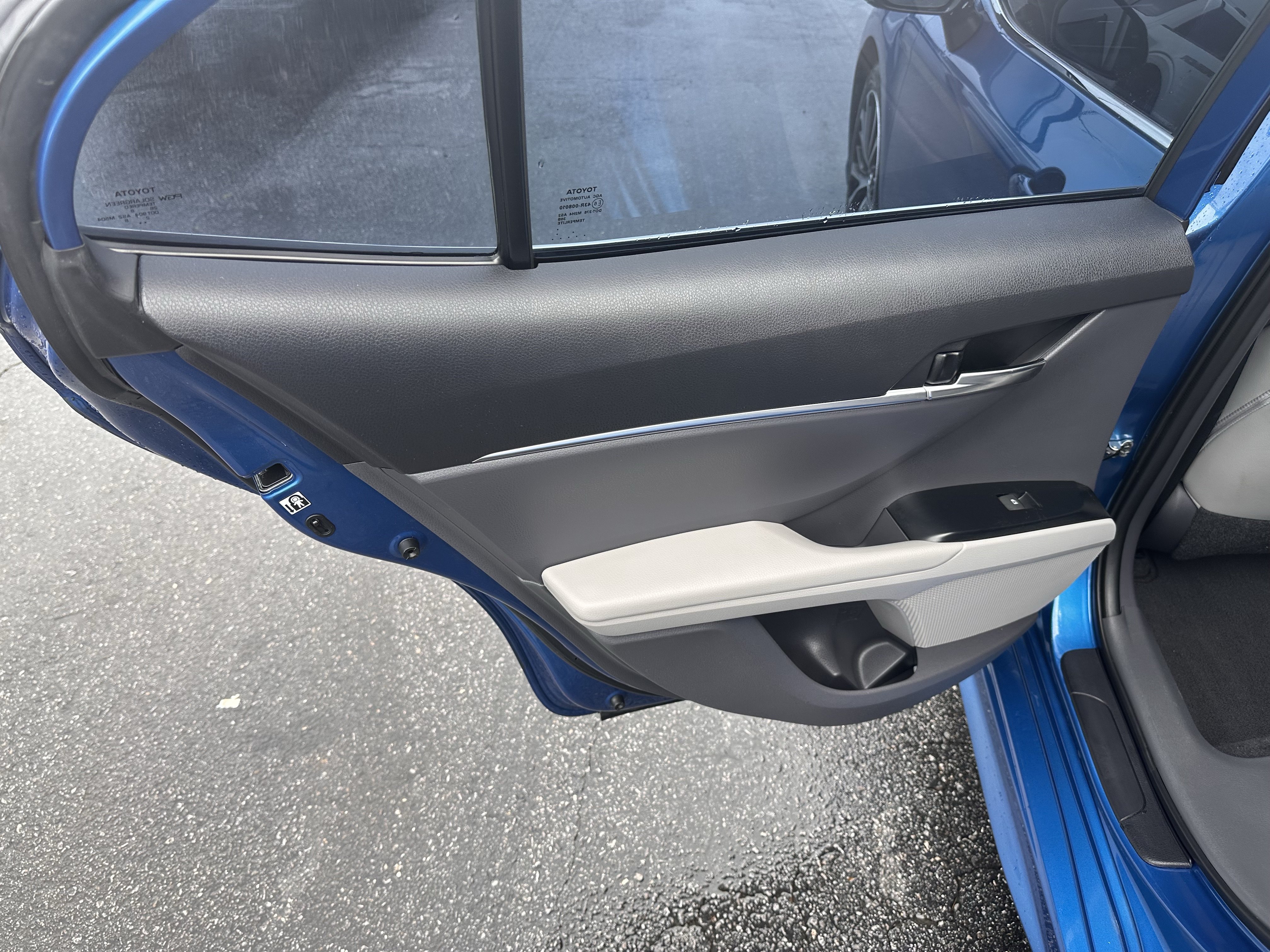 Used 2019 Toyota Camry SE w/ Convenience Package FWD image 11