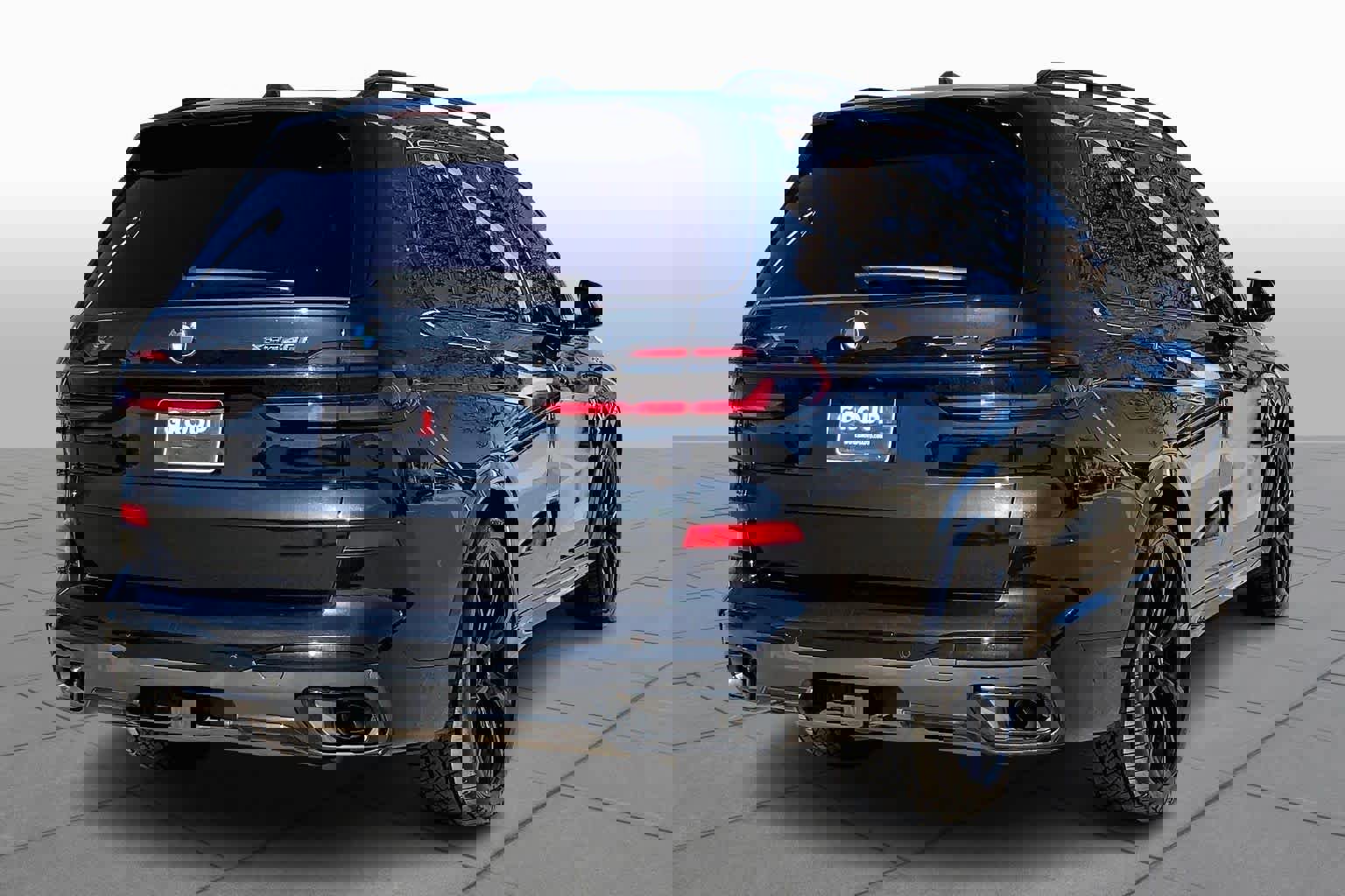 Used 2025 BMW X7 xDrive40i w/ Executive Package image 3