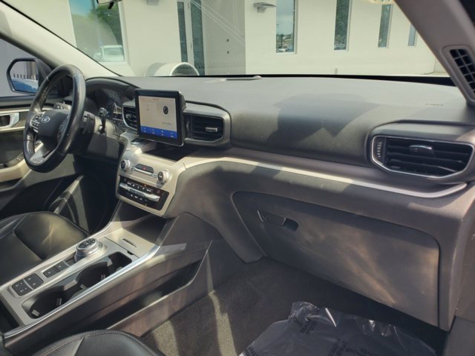 Certified 2020 Ford Explorer XLT w/ Equipment Group 202A RWD image 30