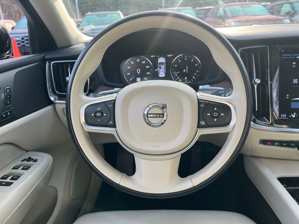 Used 2022 Volvo S60 B5 Momentum w/ Climate Package image 25