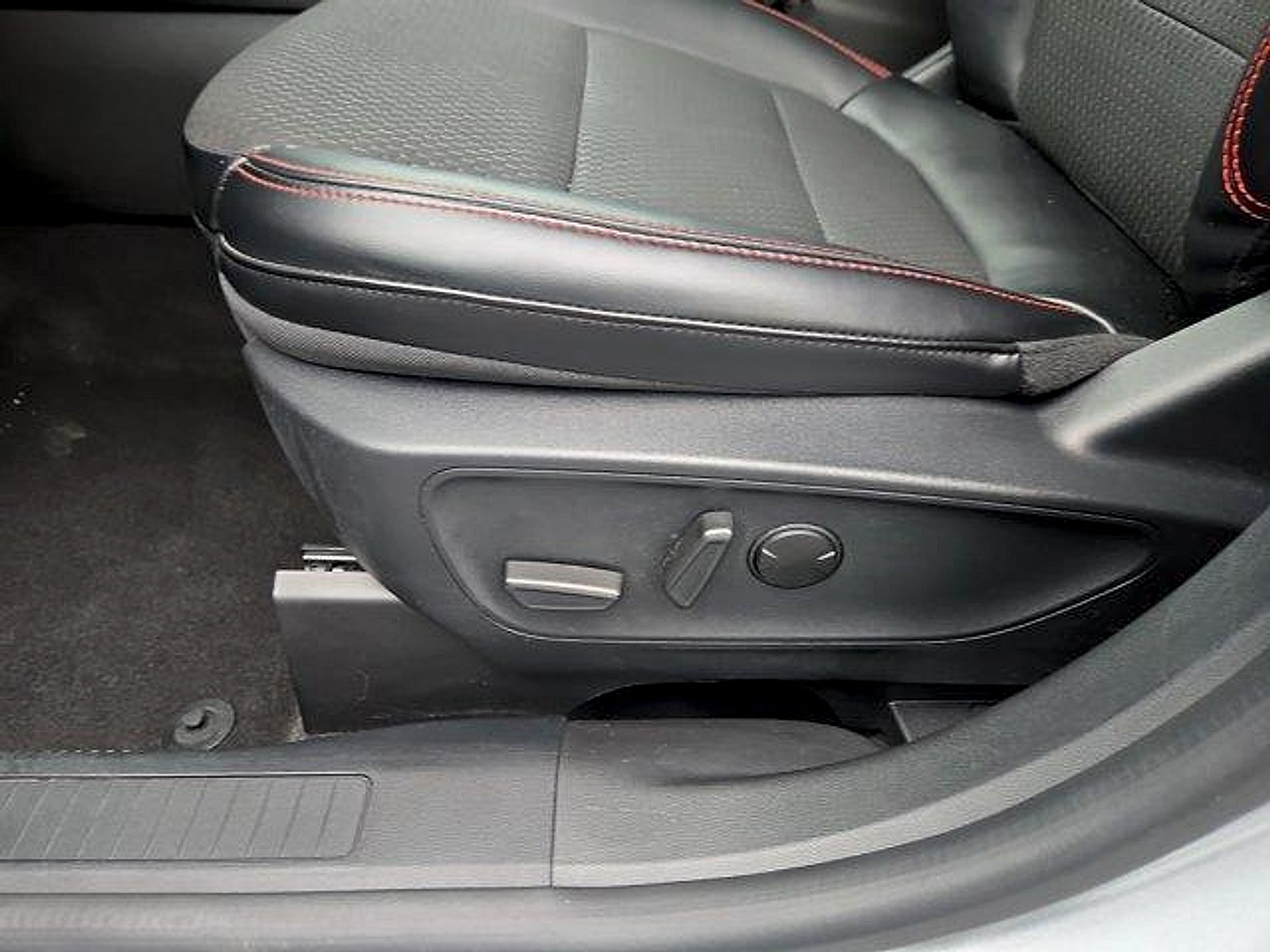 Certified 2024 Ford Escape ST-Line w/ Tech Pack #1 AWD/4WD image 12