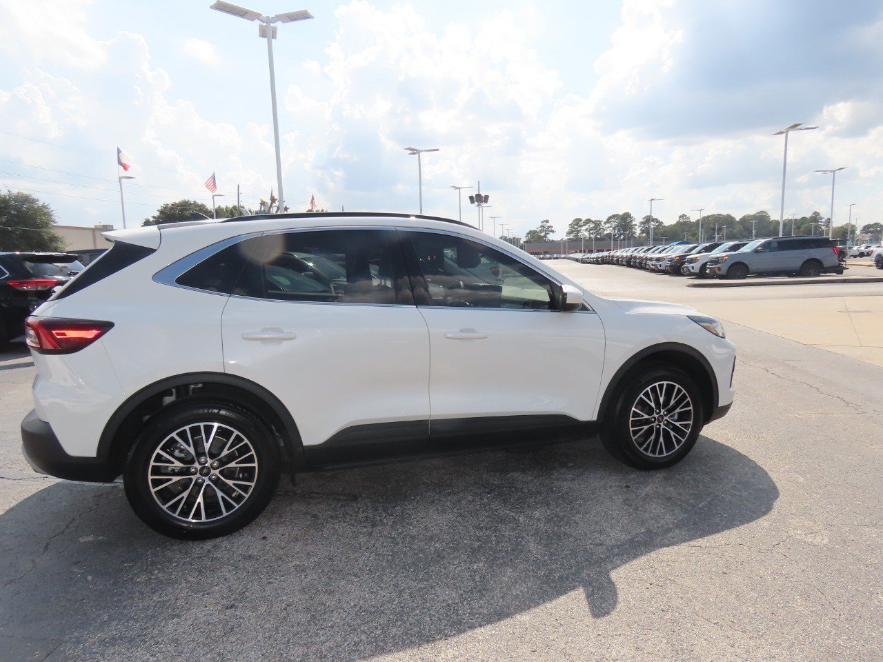 Certified 2025 Ford Escape SE FWD image 10