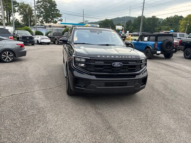 Certified 2025 Ford Expedition Active AWD/4WD image 3