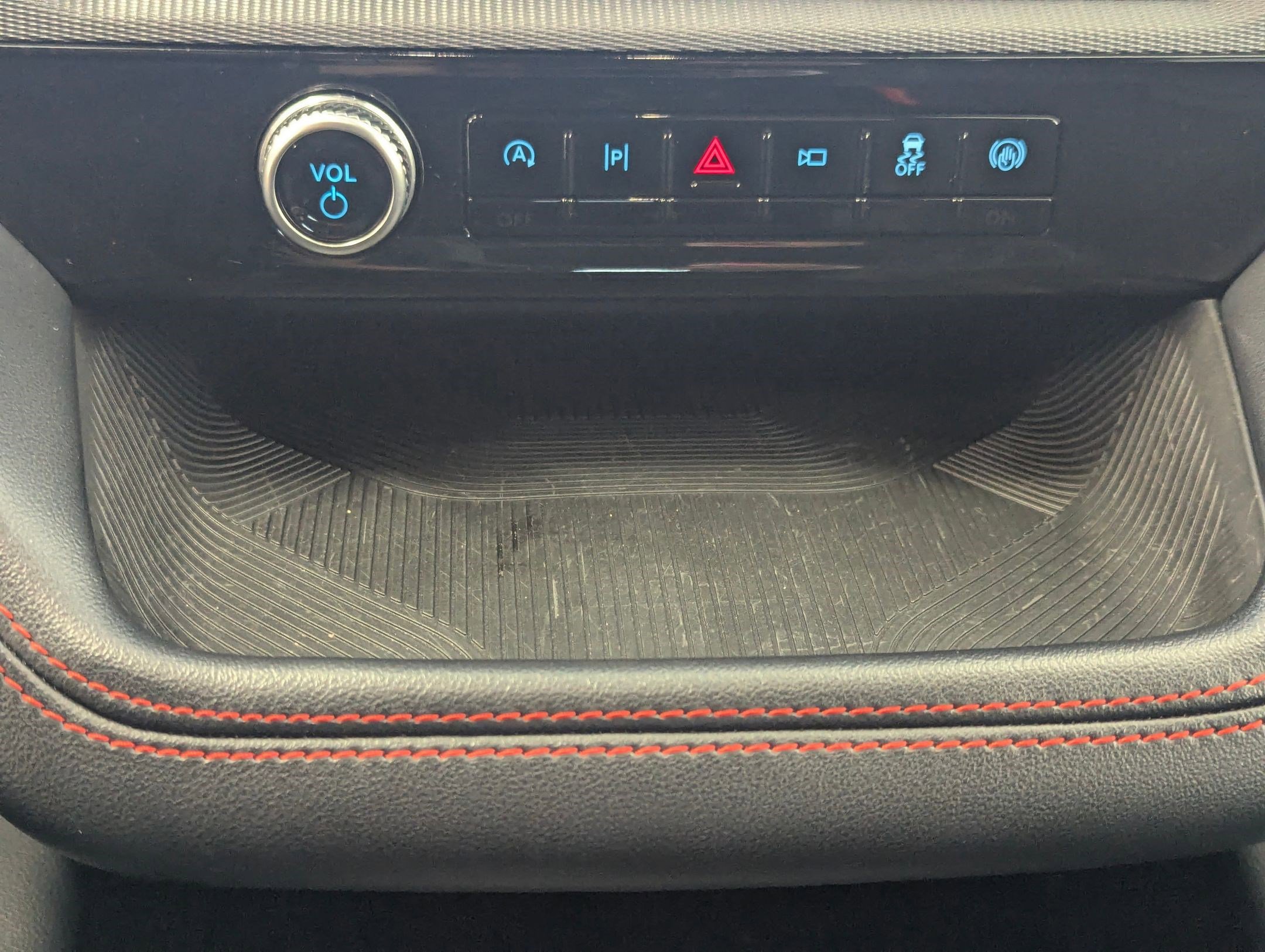 Certified 2025 Ford Explorer ST-Line w/ ST-Line Street Pack image 28