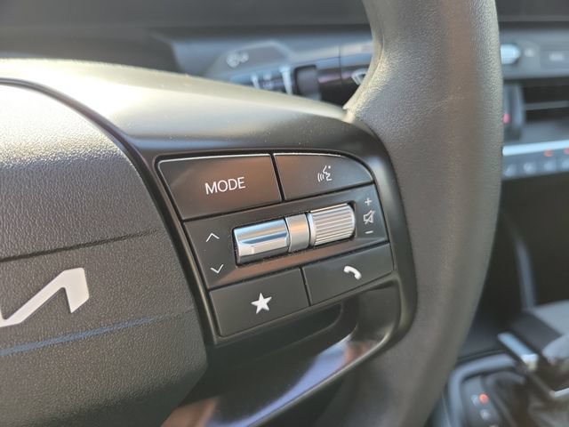 Used 2025 Kia K4 FWD image 24