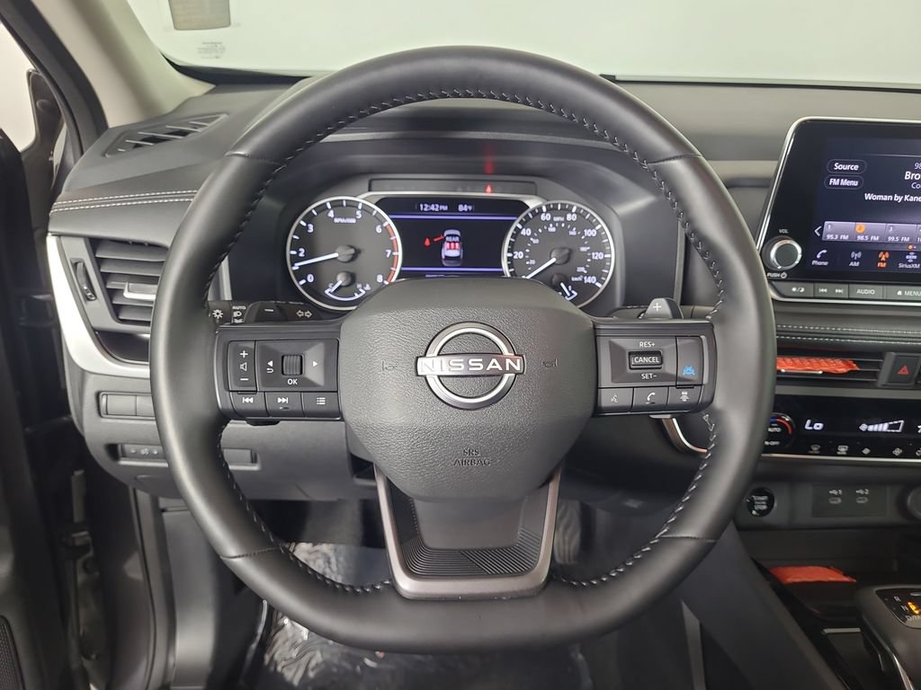 Used 2025 Nissan Rogue SV FWD image 11