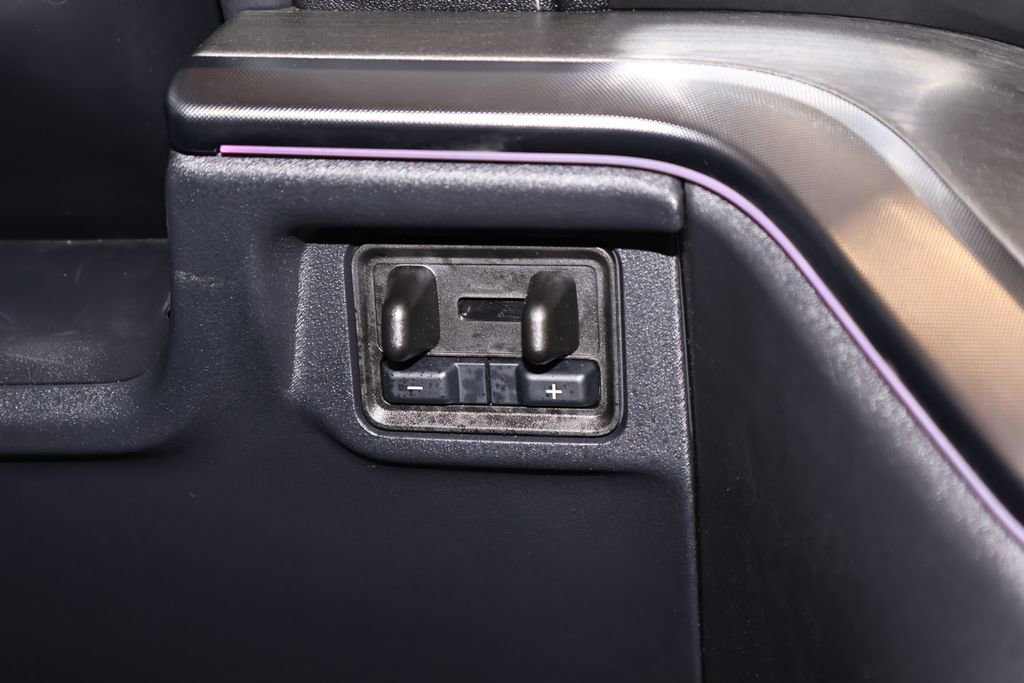 Certified 2025 Ford Expedition Max Platinum image 34