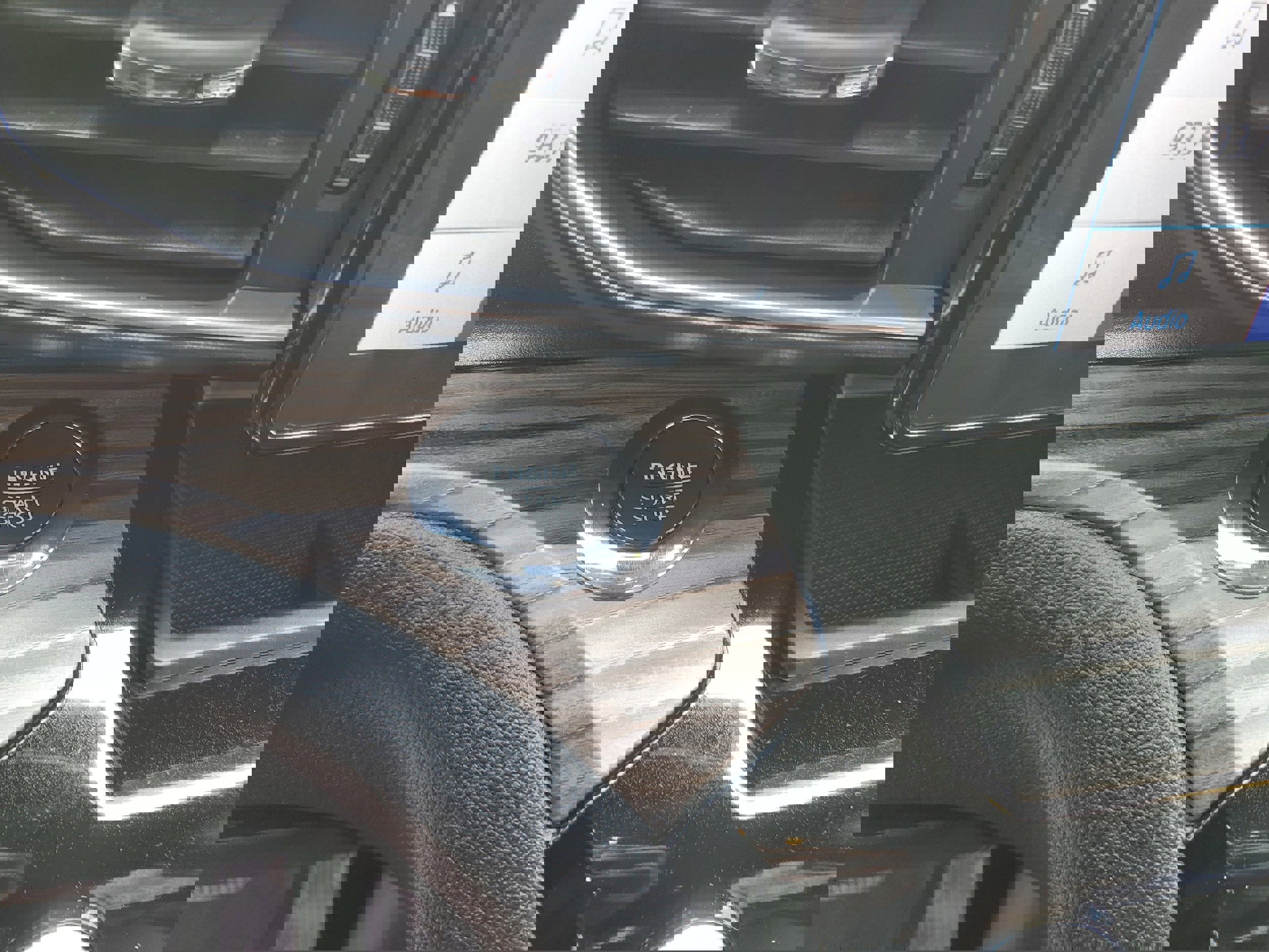 Certified 2022 Ford Explorer Limited w/ Hybrid Equipment Group 310A image 28