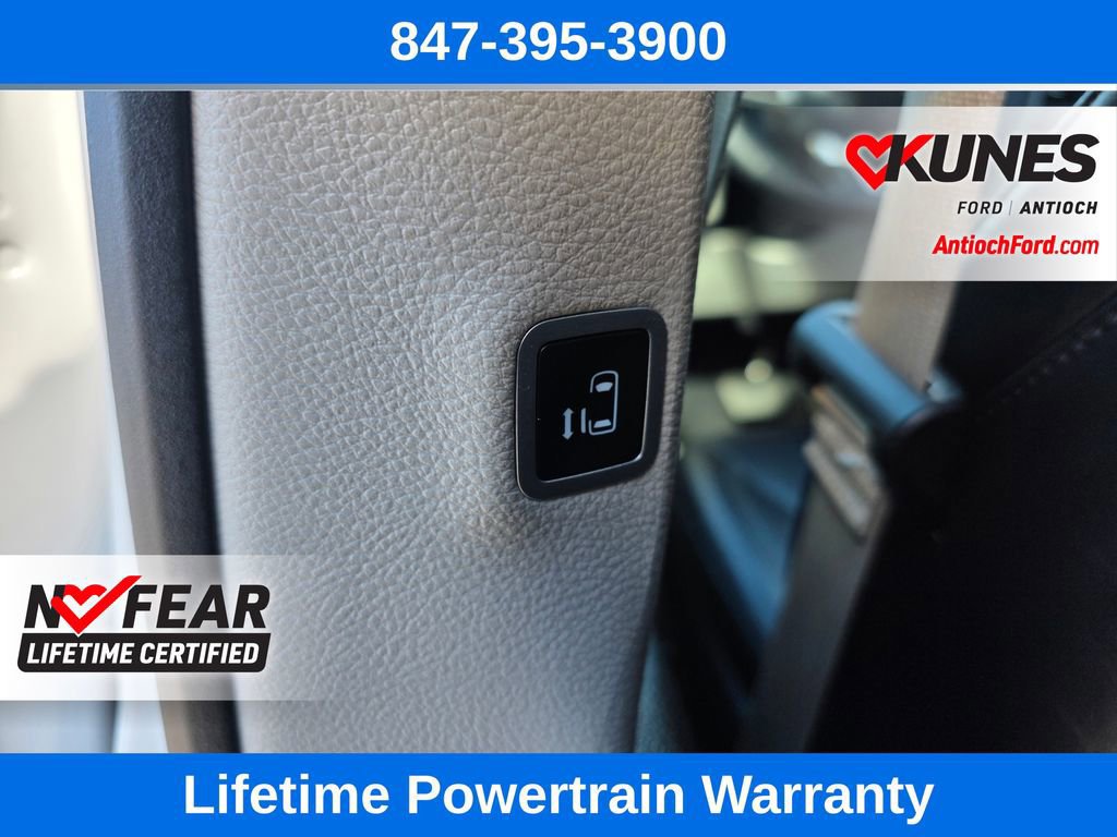 Used 2024 Chrysler Pacifica Touring-L image 23