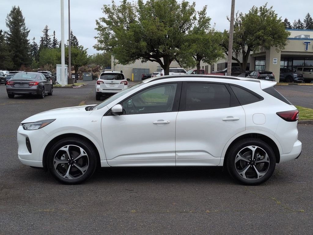 Certified 2023 Ford Escape ST-Line Select w/ Tech Pack #2 AWD/4WD image 2