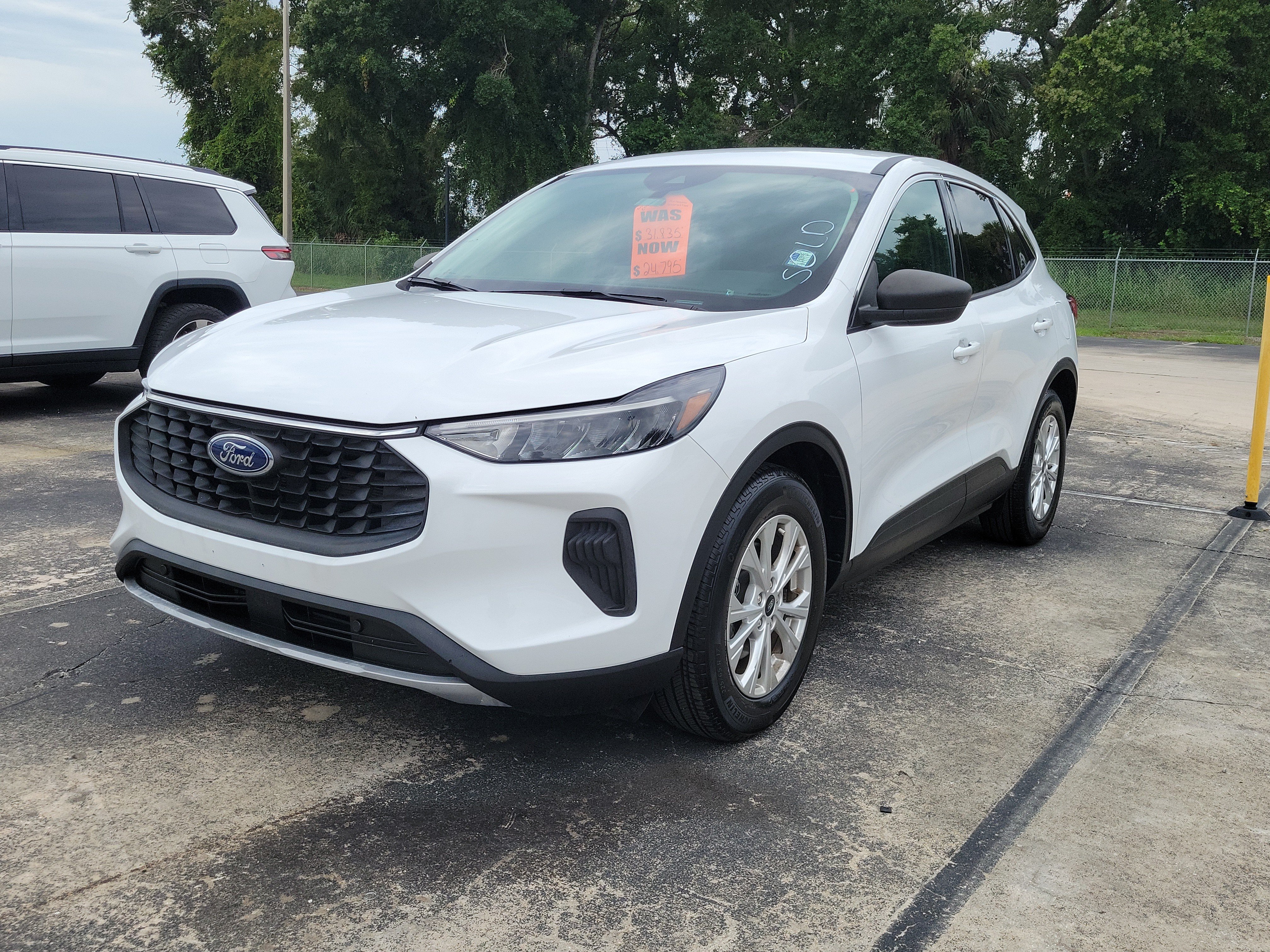 Certified 2023 Ford Escape Active w/ Tech Pack #1 FWD image 3
