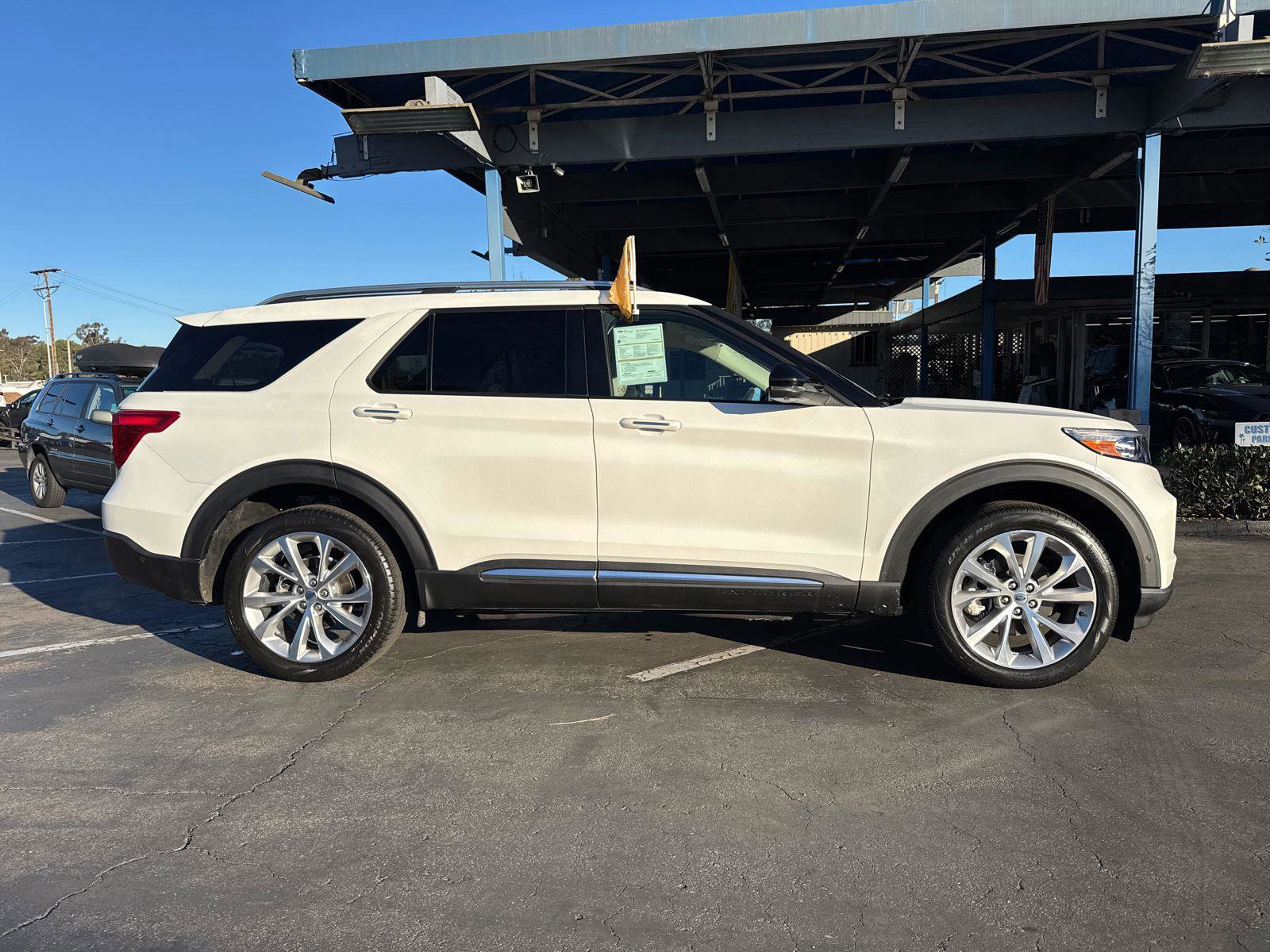 Certified 2022 Ford Explorer Platinum w/ Equipment Group 601A image 3