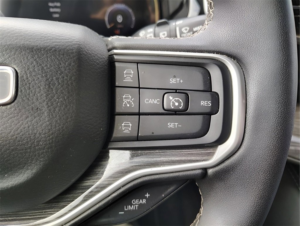 Used 2022 Jeep Wagoneer Series III w/ Flexible Seating Group image 16