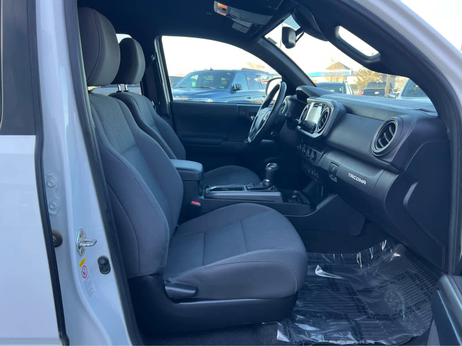 Used 2019 Toyota Tacoma TRD Sport w/ Technology Package AWD/4WD image 17