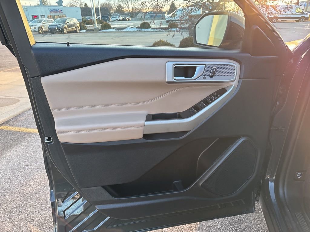 Certified 2023 Ford Explorer XLT w/ Equipment Group 202A image 7