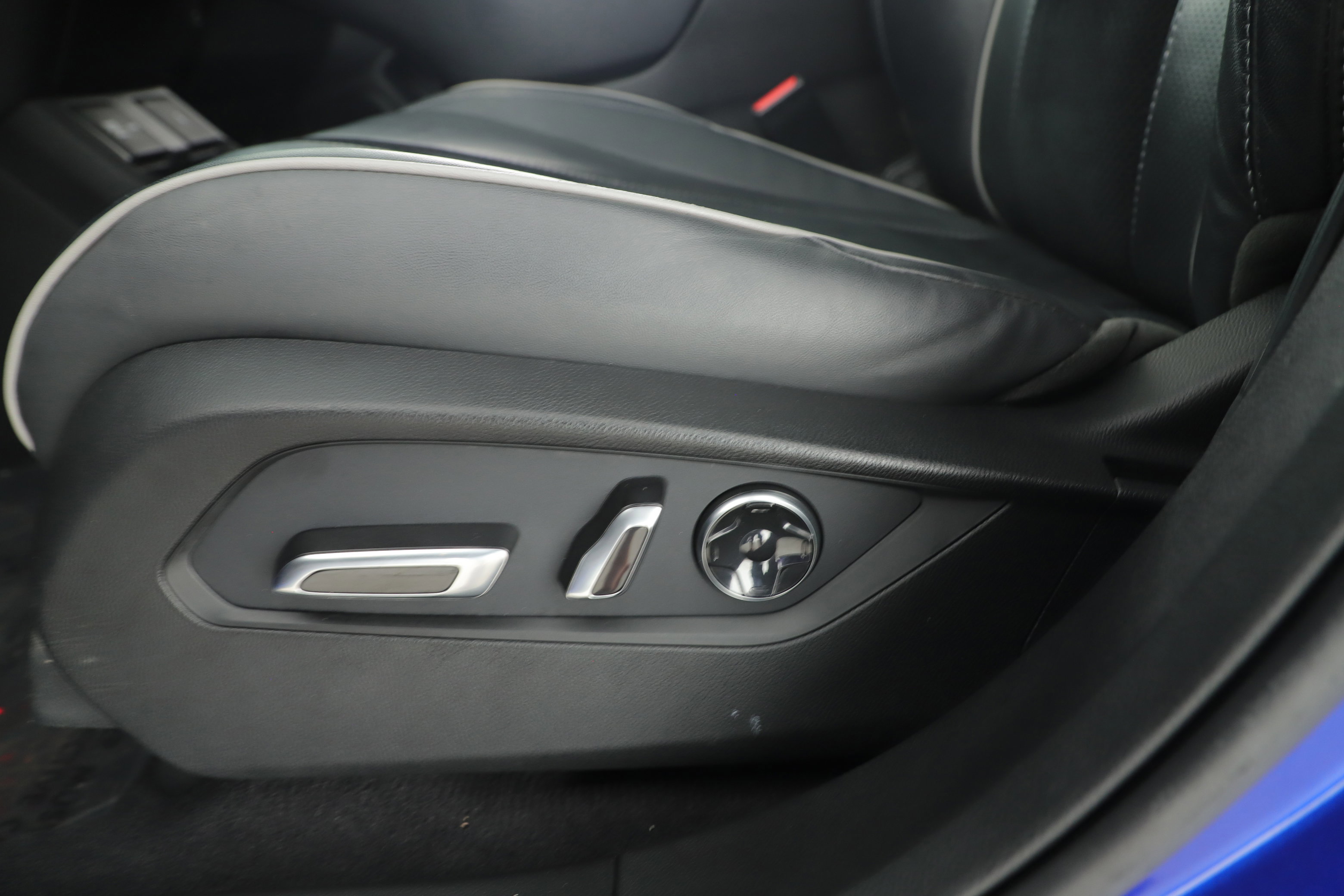 Used 2021 Acura RDX A-Spec image 10