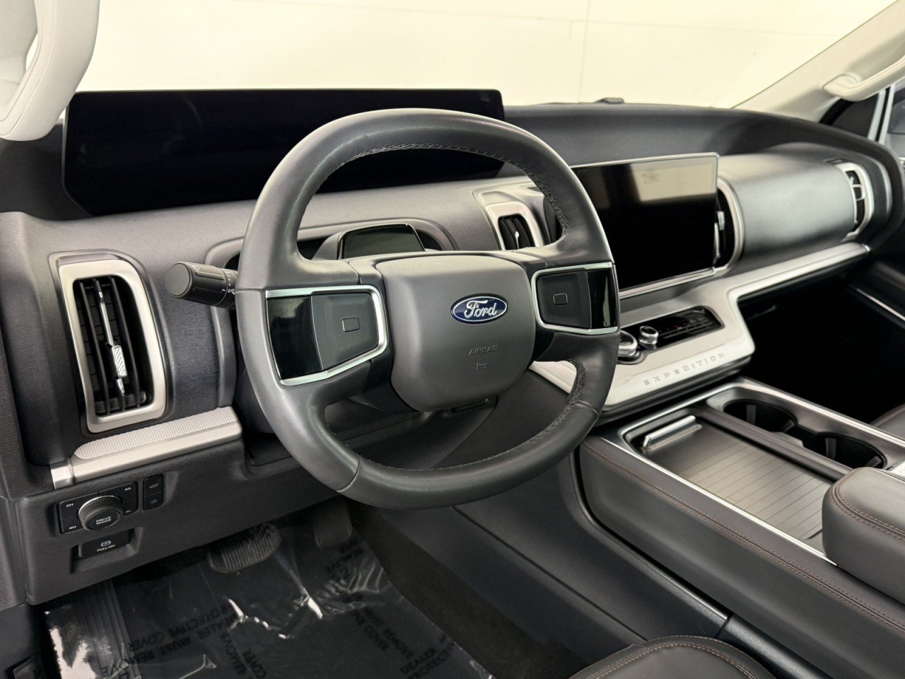Certified 2025 Ford Expedition Active AWD/4WD image 19