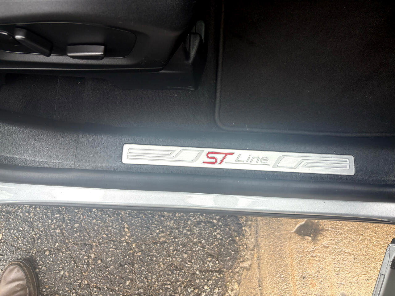 Certified 2023 Ford Explorer ST-Line w/ Class IV Trailer Tow Package image 48