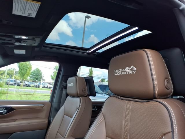 Used 2025 Chevrolet Suburban High Country AWD/4WD image 21