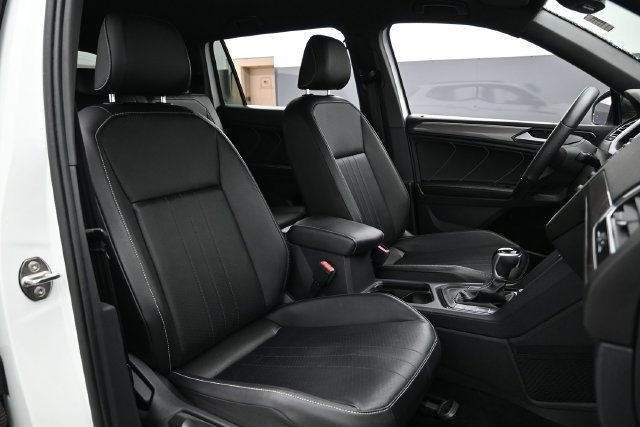 Used 2022 Volkswagen Tiguan SE R-Line FWD image 25