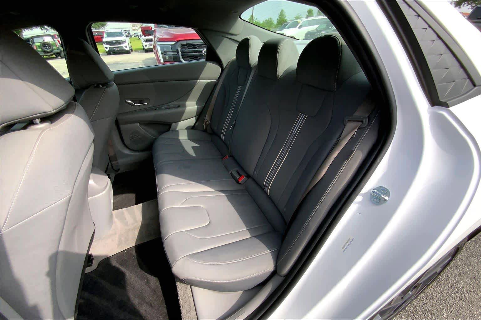 Used 2025 Hyundai Elantra Sport FWD image 18