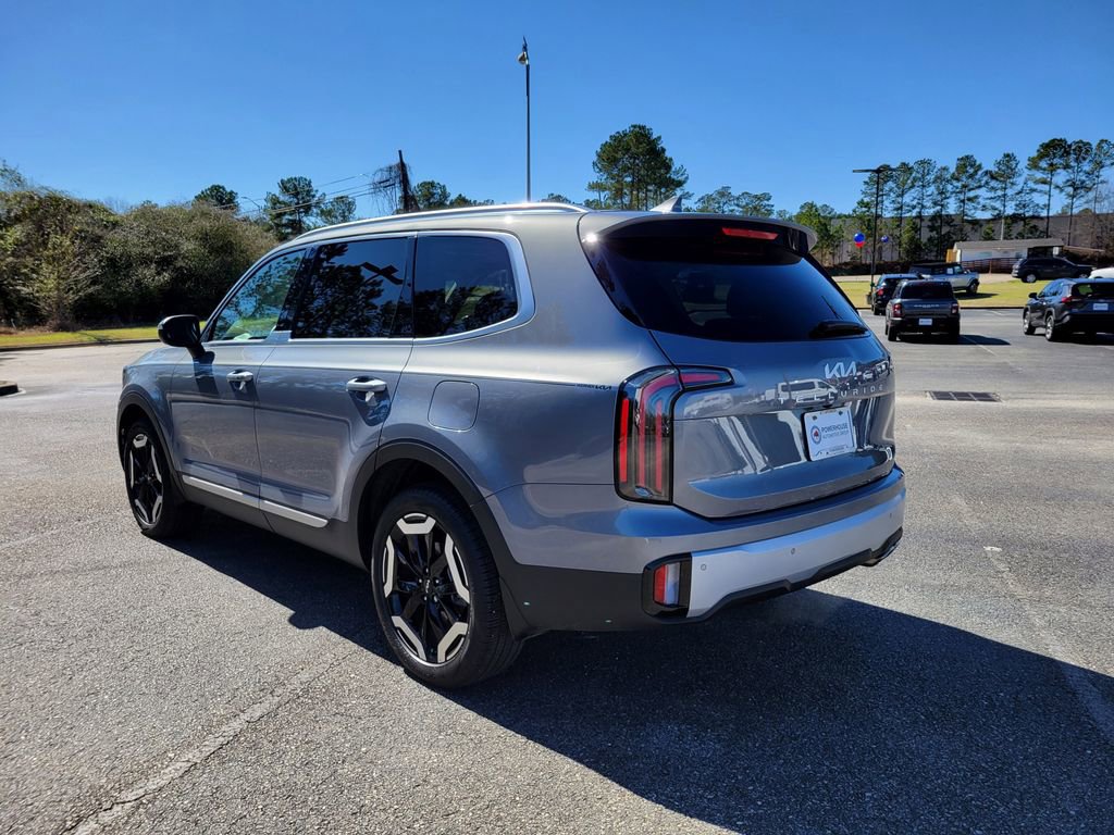 Used 2024 Kia Telluride EX w/ EX Captain's Chair Package image 4