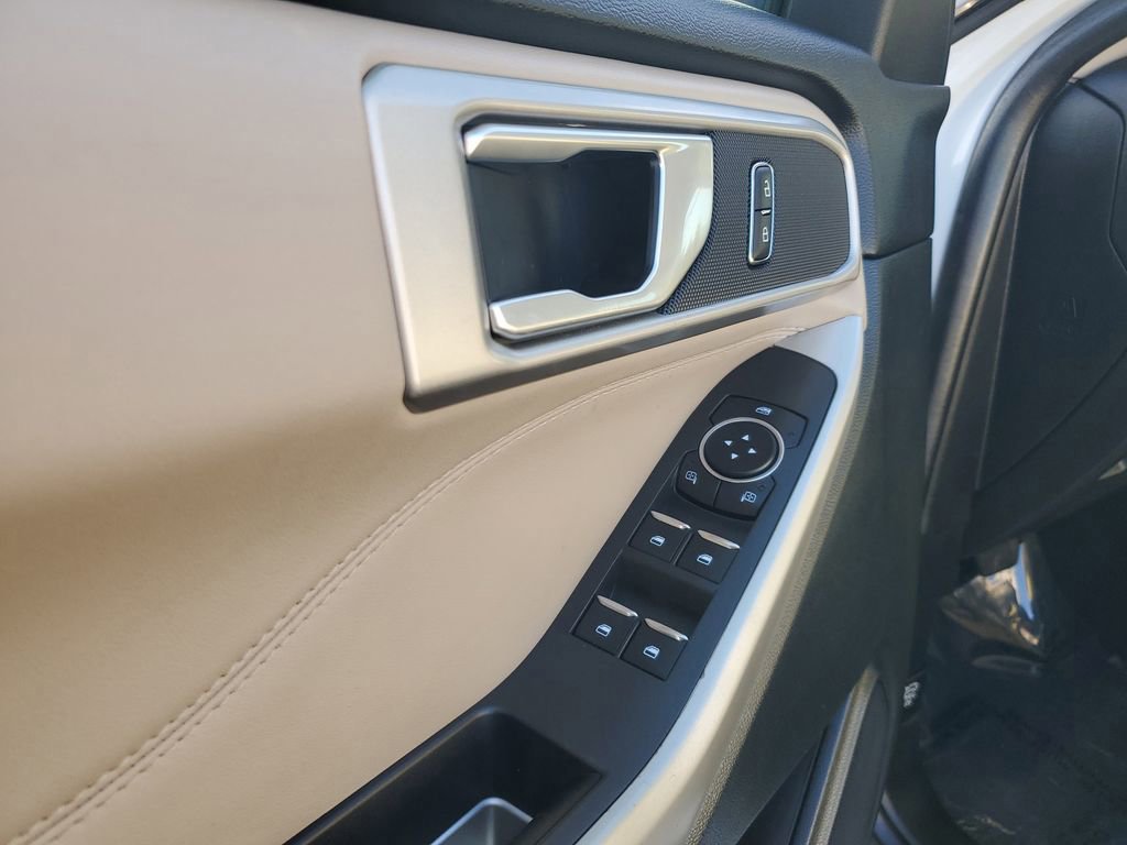 Certified 2023 Ford Explorer XLT w/ Equipment Group 202A image 7